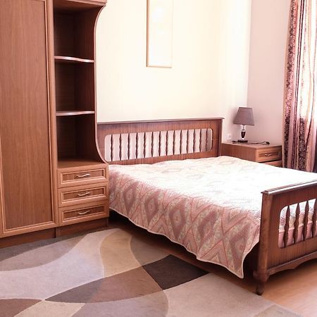 Apartment On Hanrapetutyan Street Erévan Extérieur photo