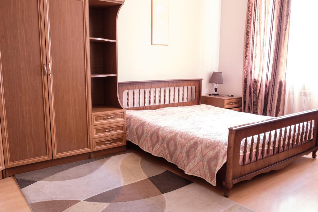 Apartment On Hanrapetutyan Street Erévan Extérieur photo