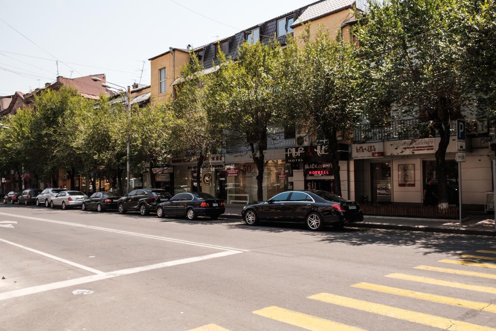 Apartment On Hanrapetutyan Street Erévan Extérieur photo